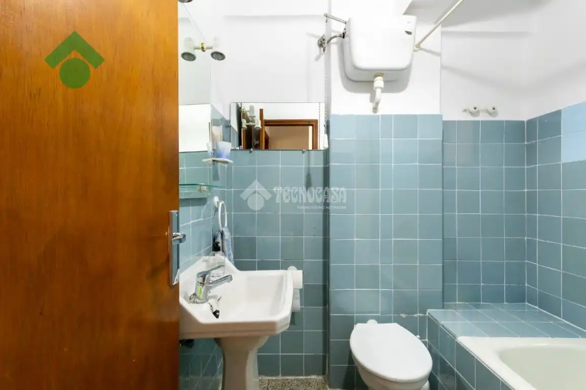 Bathroom of Flat for sale in Nerja  with Balcony