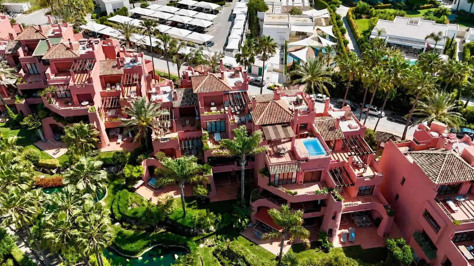 Exterior view of Attic for sale in Estepona  with Air Conditioner, Terrace and Swimming Pool