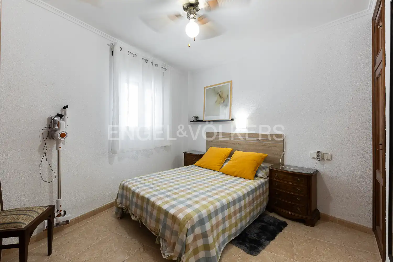 Bedroom of Flat for rent in Valencia  with Air Conditioner, Heating and Furnished