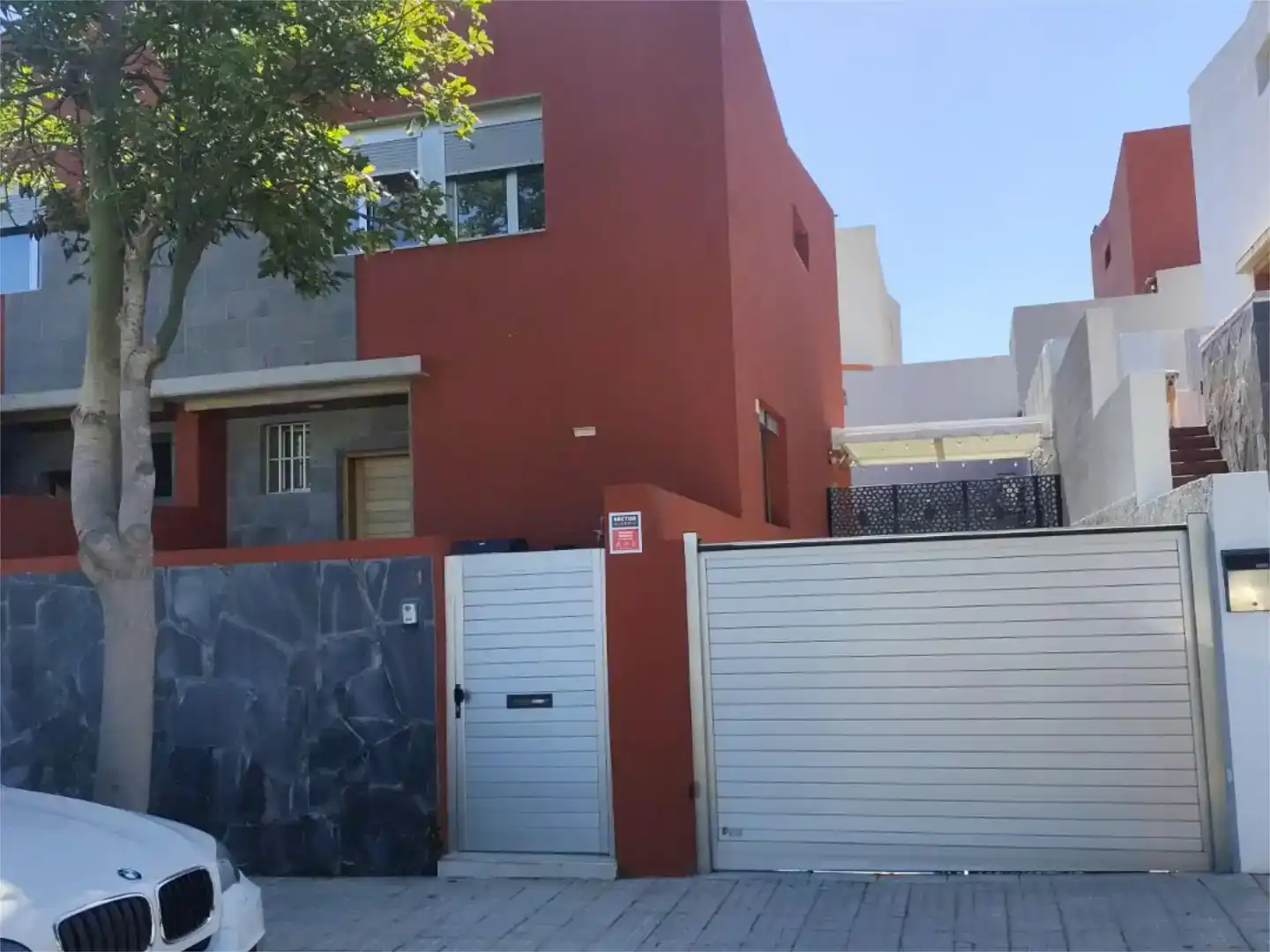 Vista exterior de Casa adosada en venda en Las Palmas de Gran Canaria amb Jardí privat, Piscina i Balcó