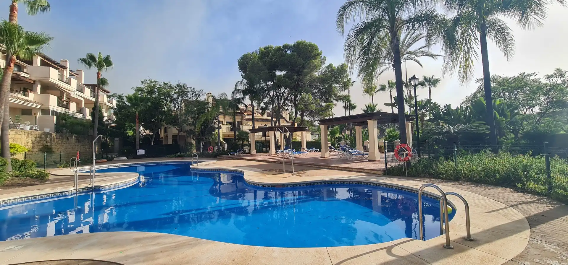 Swimming pool of Flat for sale in Marbella  with Air Conditioner, Heating and Terrace