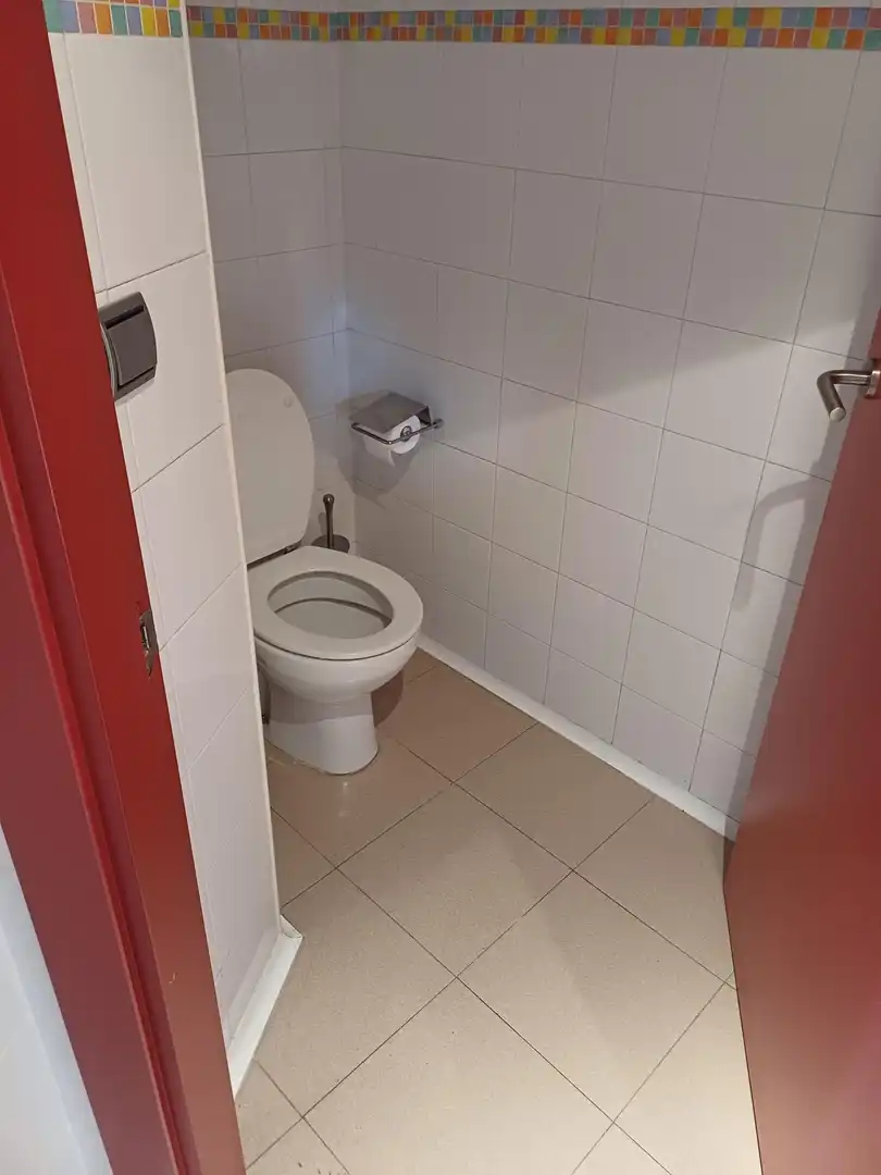Bathroom of Commercial properties for rent in Vitoria - Gasteiz  with Air Conditioner, Parquet flooring and Furnished