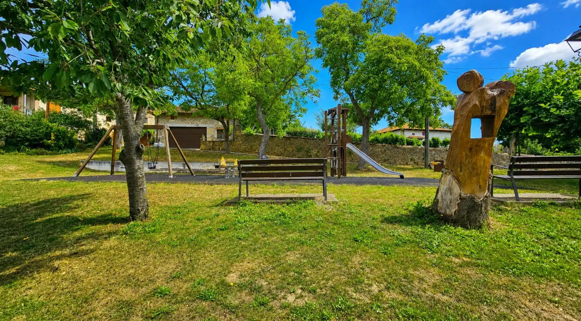Vista exterior de Casa o xalet en venda en Valle de Mena amb Jardí privat, Traster i Balcó
