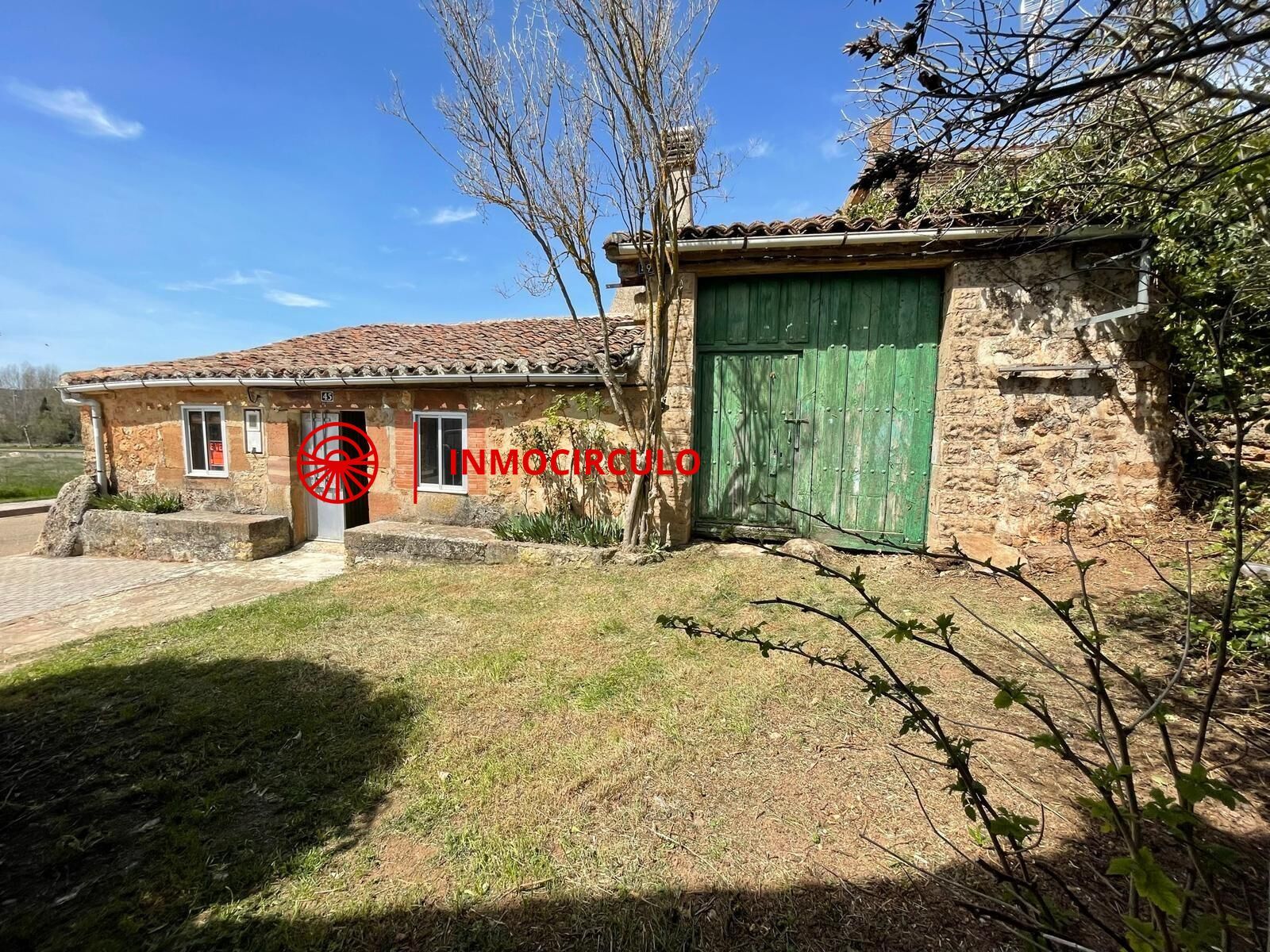 Vista exterior de Finca rústica en venda en Revilla del Campo amb Jardí privat