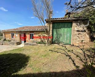 Vista exterior de Finca rústica en venda en Revilla del Campo amb Jardí privat