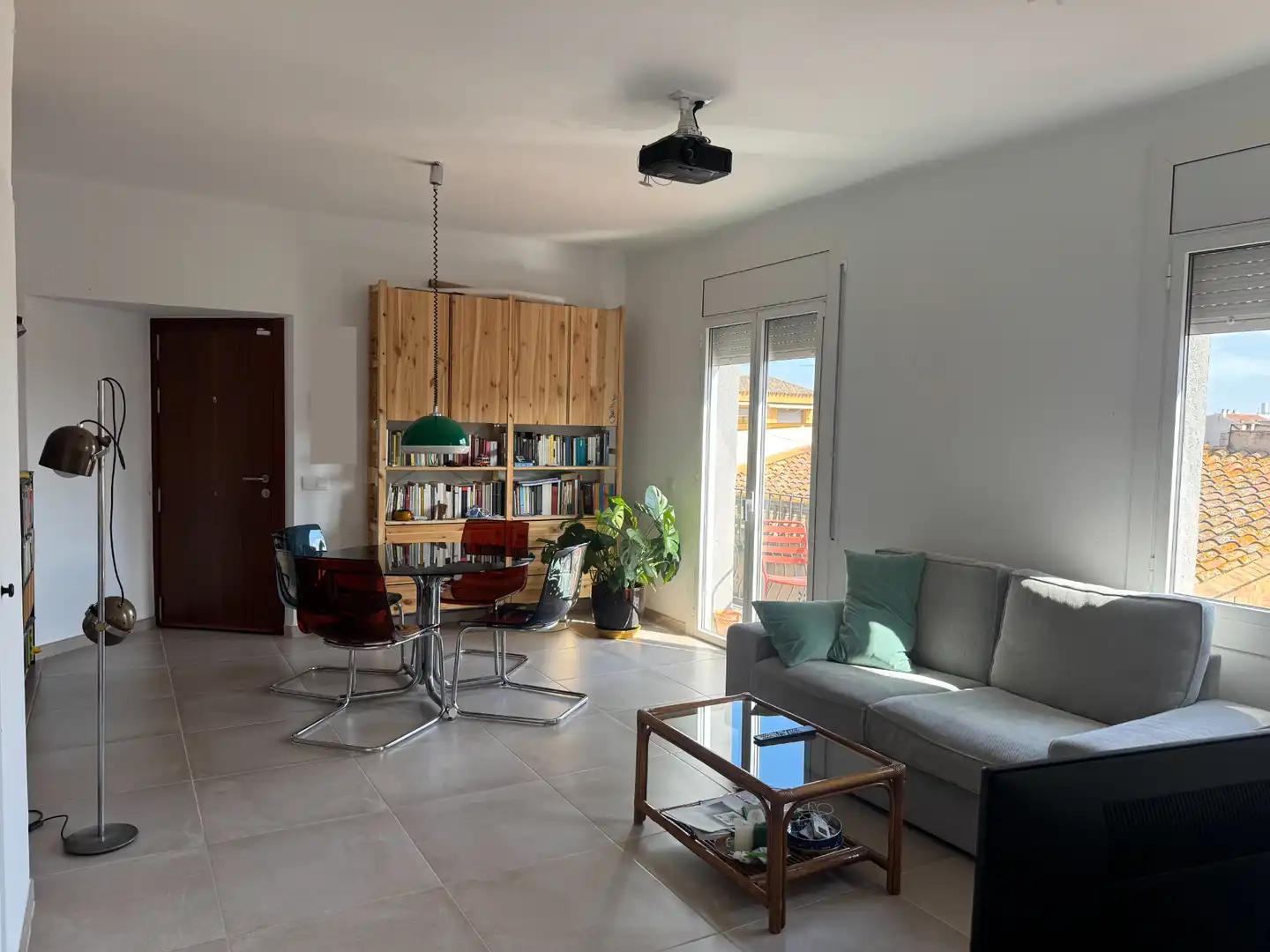 Living room of Flat for sale in Figueres  with Air Conditioner, Oven and Balcony