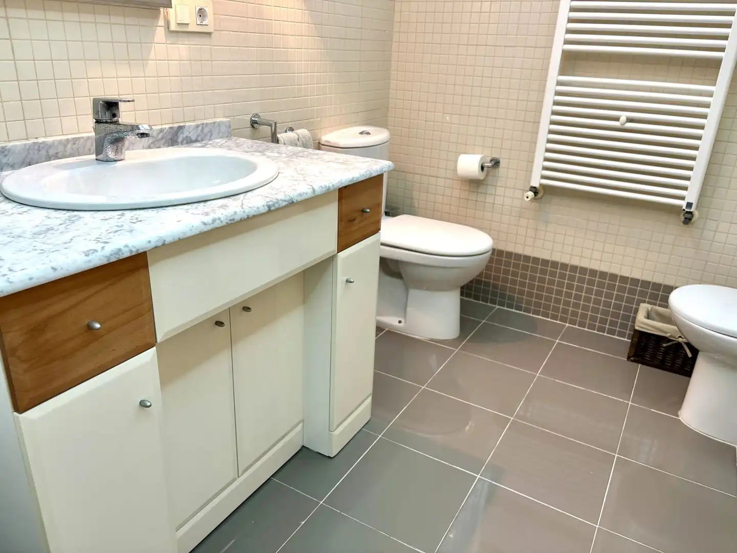 Bathroom of Flat for rent in Castellón de la Plana / Castelló de la Plana  with Air Conditioner, Heating and Terrace