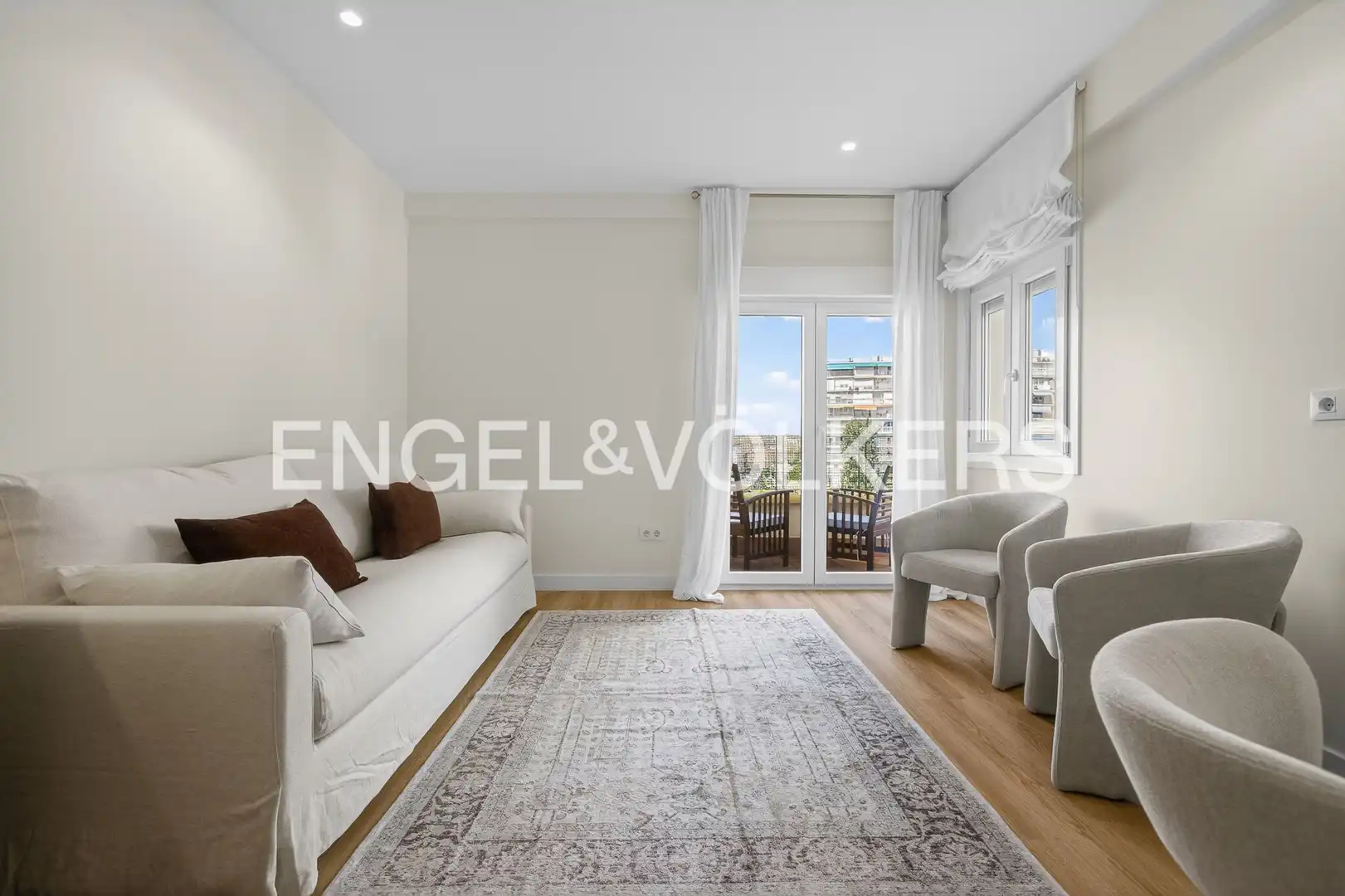 Living room of Flat for sale in Sevilla  with Heating, Parquet flooring and Terrace