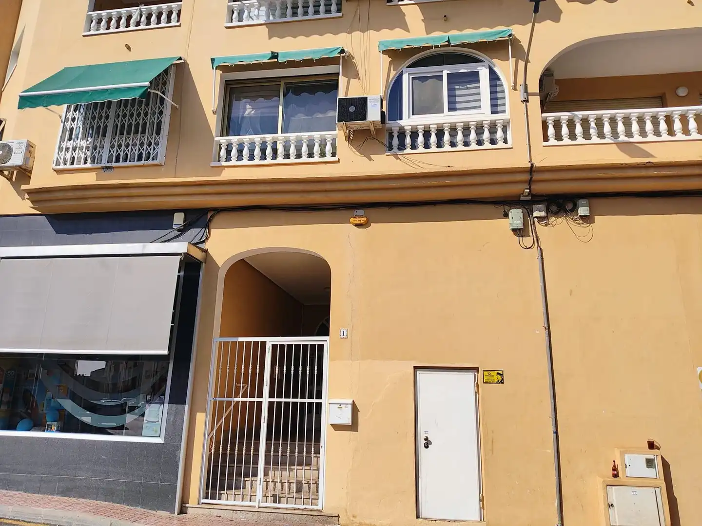 Vista exterior de Piso en venta en San Pedro del Pinatar con Aire acondicionado, Calefacción y Jardín privado