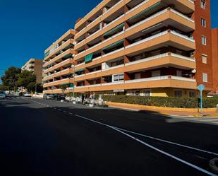 Vista exterior de Local en venda en Torrevieja amb Aire condicionat