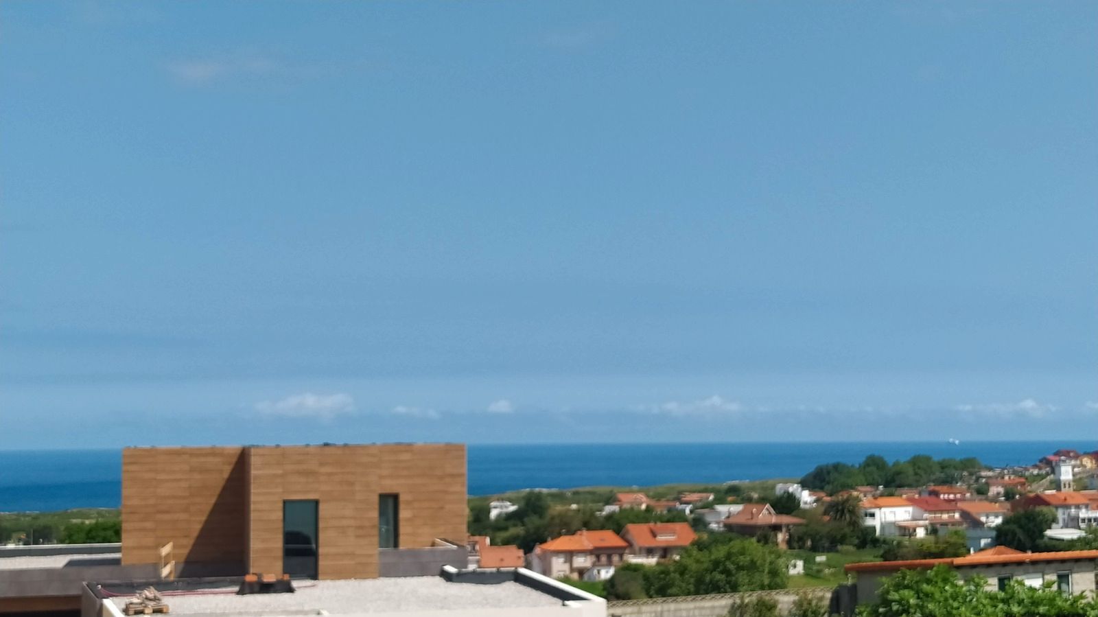 Vista exterior de Casa o xalet en venda en Santander amb Calefacció, Jardí privat i Parquet