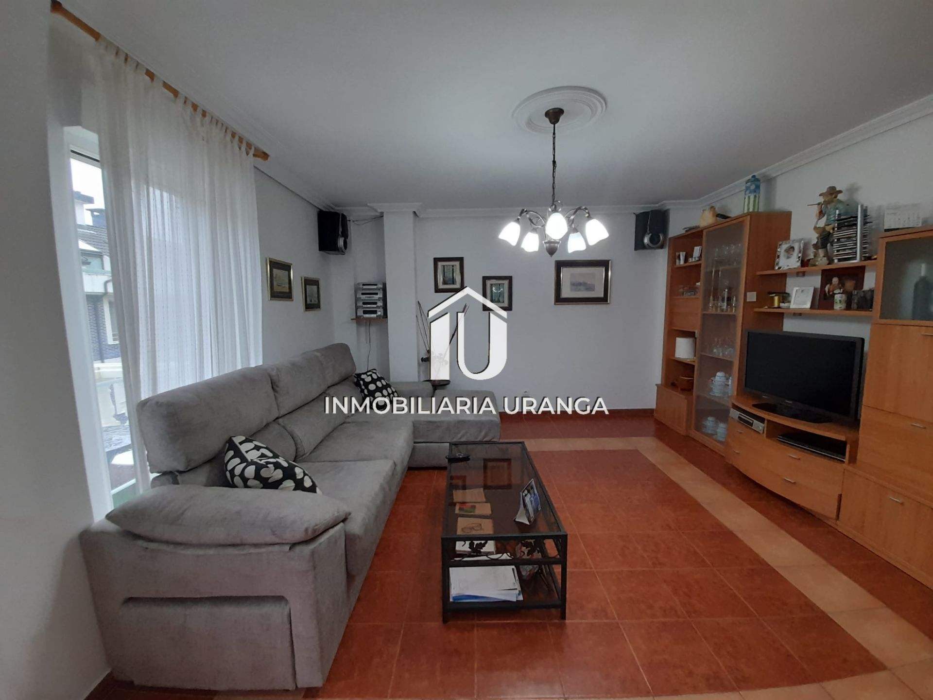 Sala d'estar de Pis en venda en Castro-Urdiales amb Calefacció, Terrassa i Traster