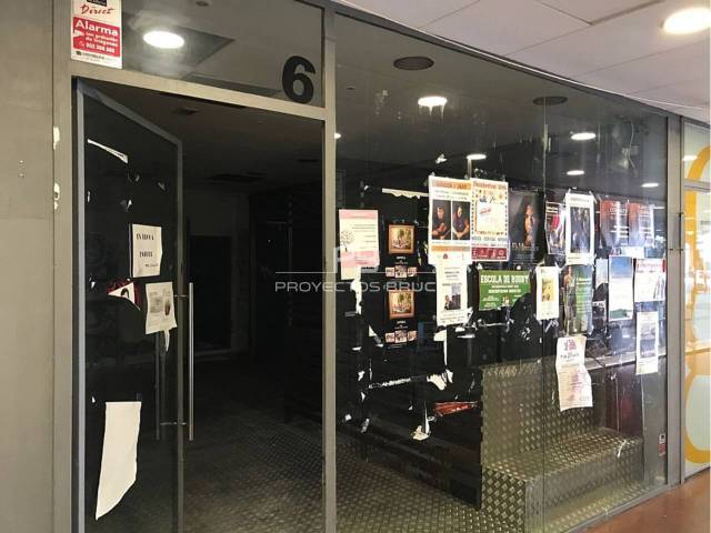 Local comercial en Venta en Plaza del Ayuntamiento en Nucli Urbà