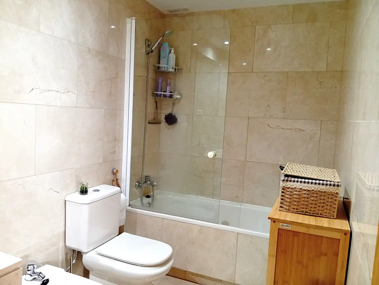 Baño de Piso en venta en Valdemoro con Aire acondicionado, Calefacción y Jardín privado