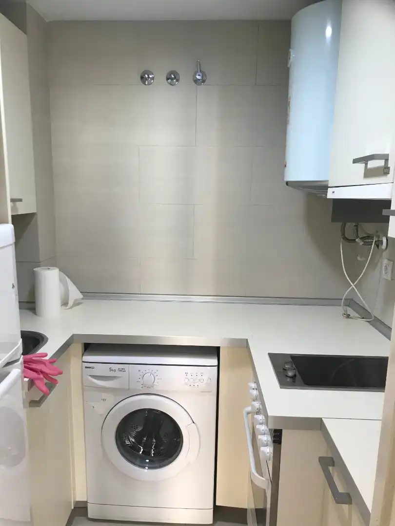 Cocina de Apartamento de alquiler en Madrid con Calefacción, Horno y Lavadora