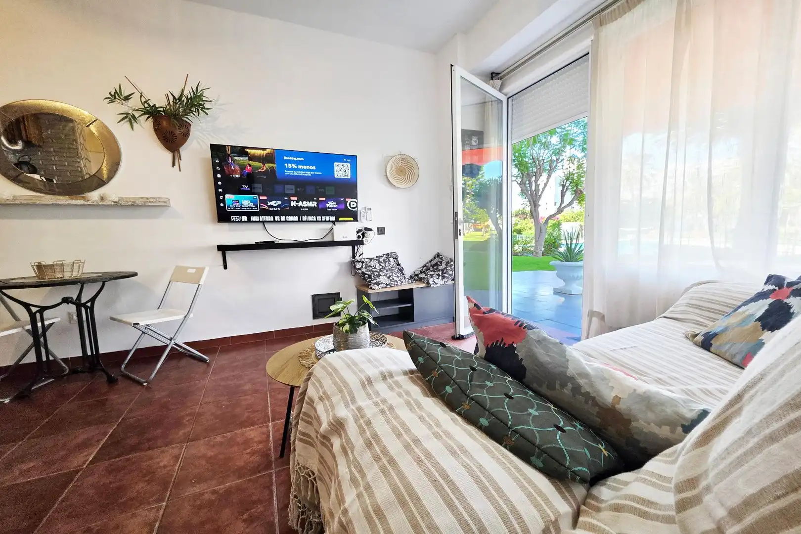 Sala d'estar de Apartament en venda en Benalmádena amb Aire condicionat, Calefacció i Jardí privat