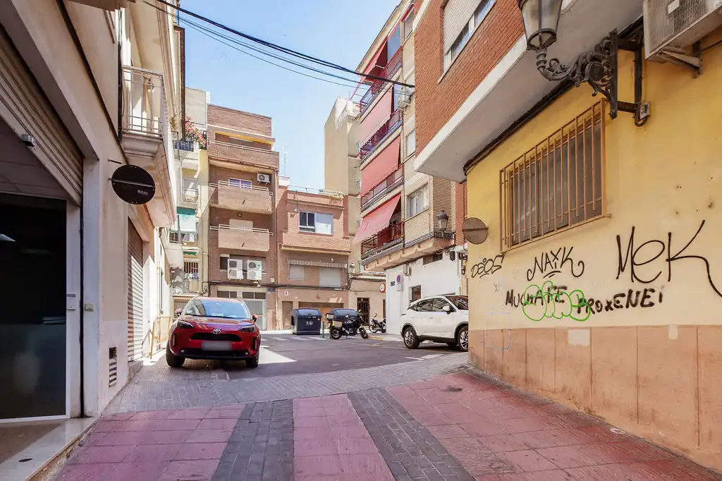 Vista exterior de Local en venta en Paterna