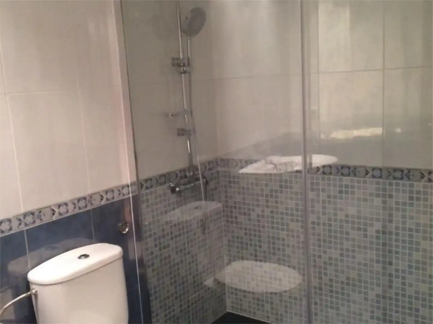 Badezimmer von Wohnung zur Miete in  Zaragoza Capital mit Klimaanlage