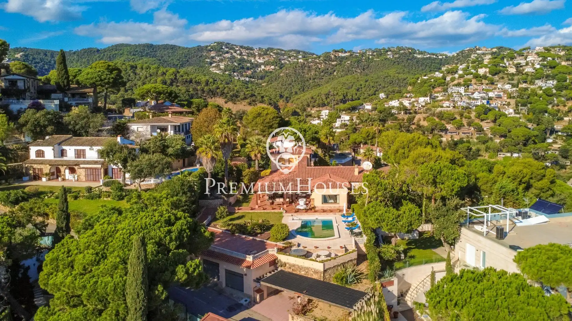 Vista exterior de Casa o xalet en venda en Lloret de Mar amb Calefacció, Jardí privat i Piscina