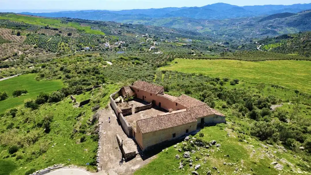Casa rústica con jardín en venta en MA-156 1