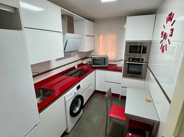 Appartamento con balcone in affitto a Calle Raquero