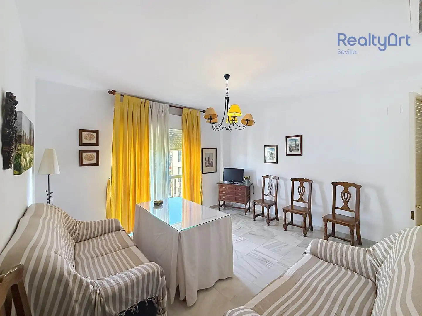 Apartment with terrace to rent in Macarena