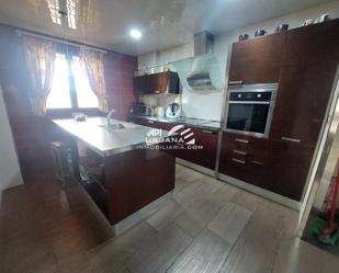 Cuina de Casa o xalet en venda en Lucena amb Aire condicionat, Traster i Piscina