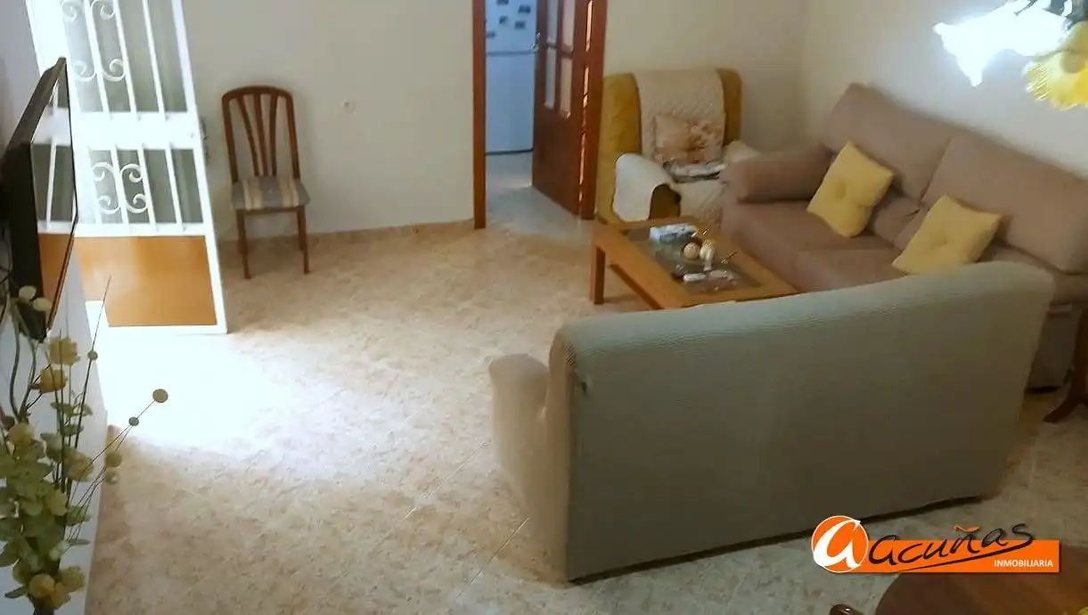 Sala d'estar de Casa adosada en venda en Villanueva de Algaidas amb Terrassa i Traster