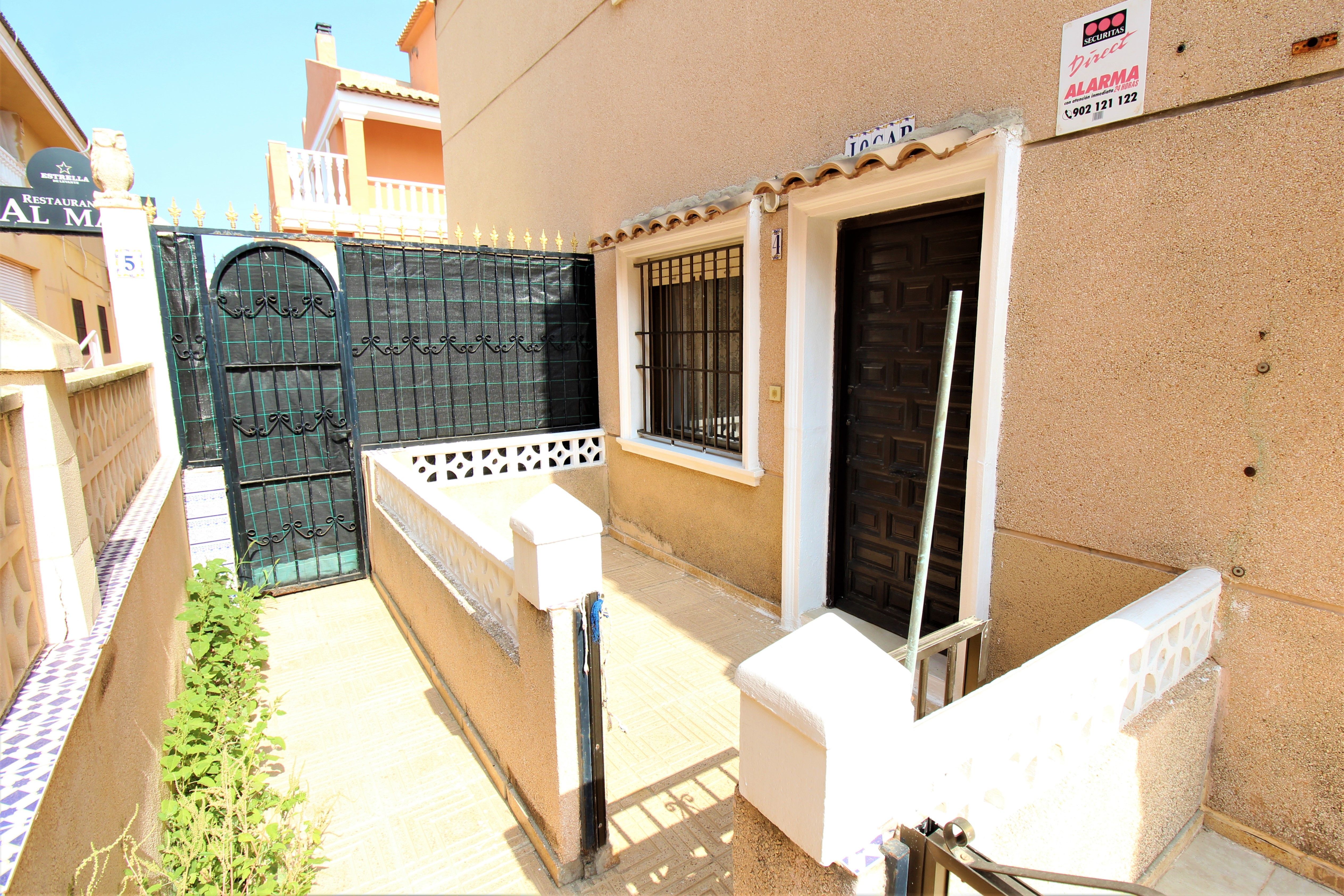 Jardí de Casa adosada en venda en Torrevieja amb Terrassa, Moblat i Forn