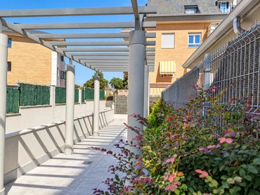 Locale commerciale in affitto a Calle Jazmines