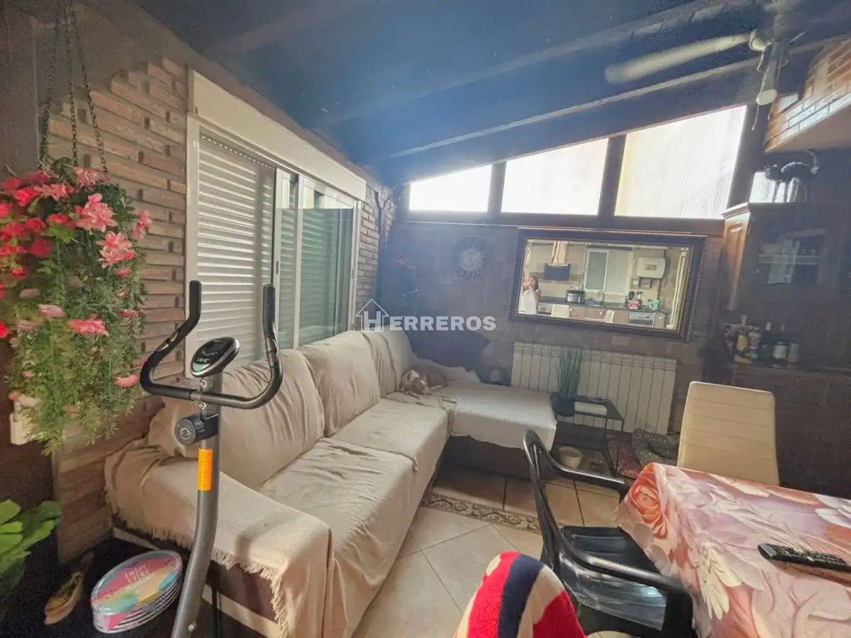 Terrassa de Casa adosada en venda en Villamediana de Iregua amb Aire condicionat, Calefacció i Jardí privat