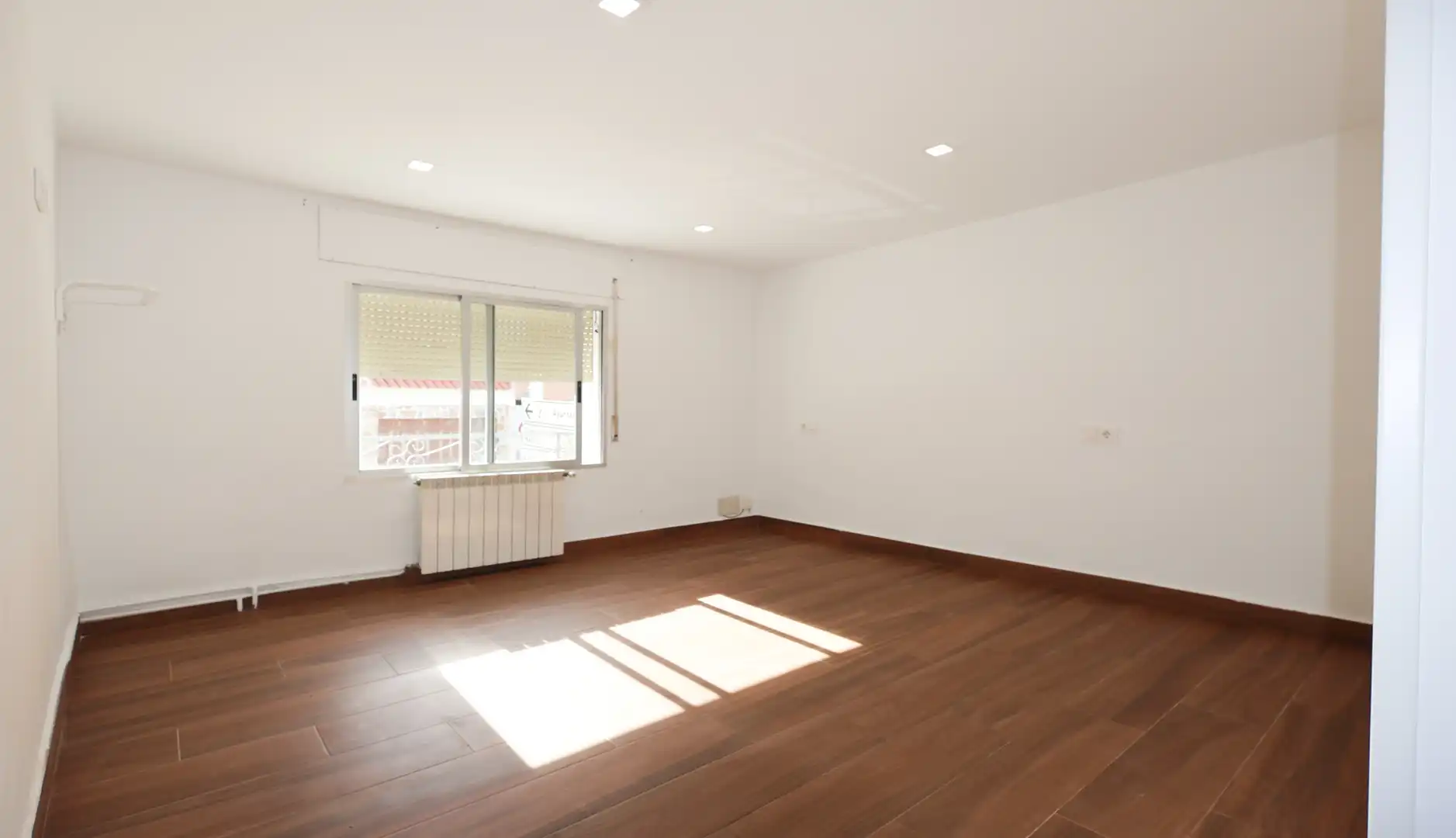 Wohnzimmer von Einfamilien-Reihenhaus zum Verkauf in Moraleja de Enmedio mit Terrasse und Balkon