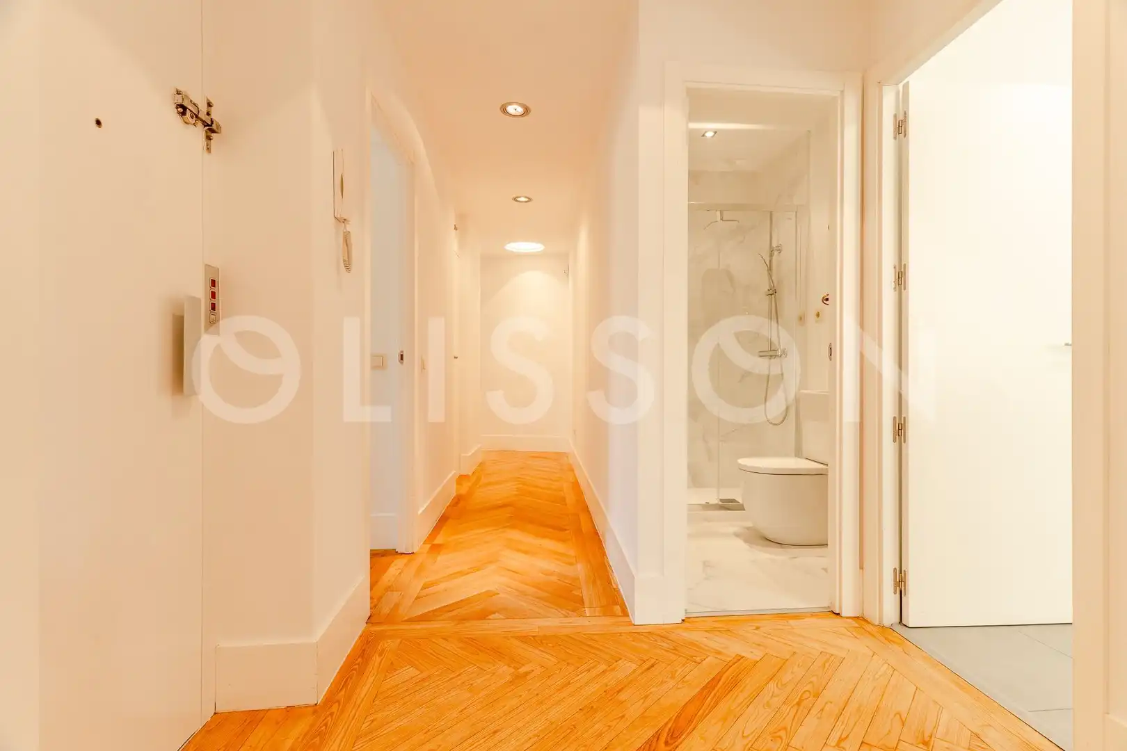 Attic for rent in Madrid  with Air Conditioner, Terrace and Storage room