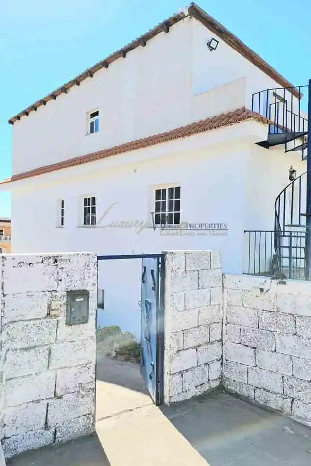 Vista exterior de Casa o chalet en venta en Arona con Terraza y Amueblado