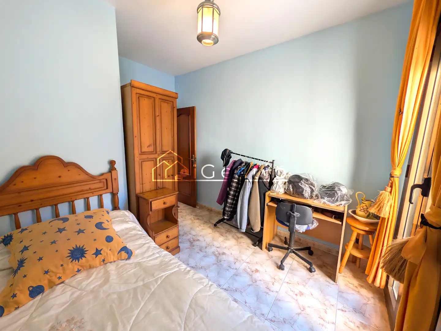 Dormitori de Casa adosada en venda en Santa Coloma de Gramenet amb Aire condicionat, Calefacció i Jardí privat