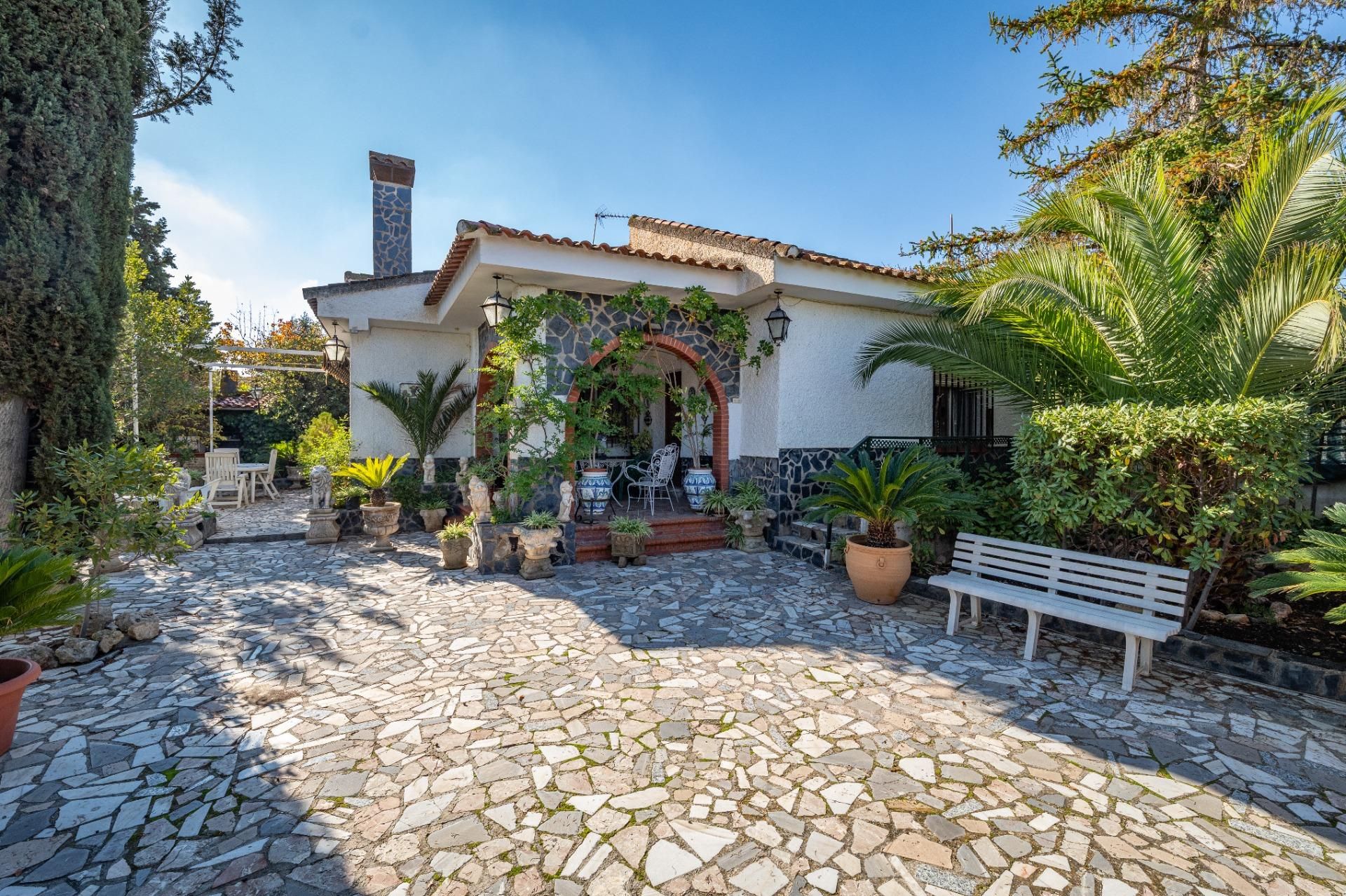 Exterior view of House or chalet for sale in Villa de Otura  with Private garden, Storage room and Swimming Pool