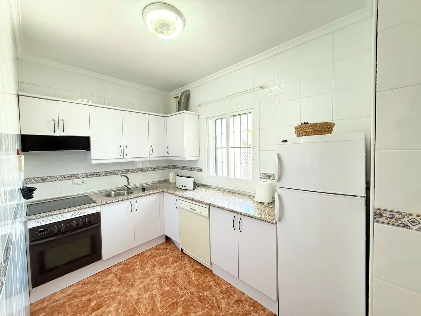 Cocina de Dúplex en venta en Nerja con Jardín privado, Trastero y Piscina comunitaria
