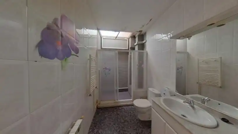 Bathroom of Flat for sale in Sabadell