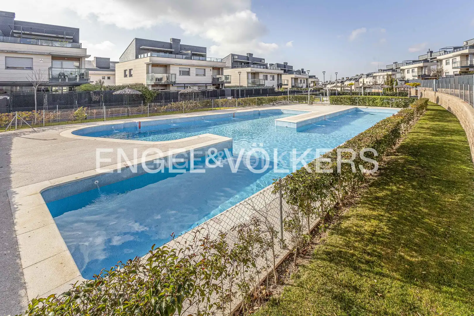 Swimming pool of Detached homes for rent in Boadilla del Monte  with Air Conditioner, Heating and Private garden
