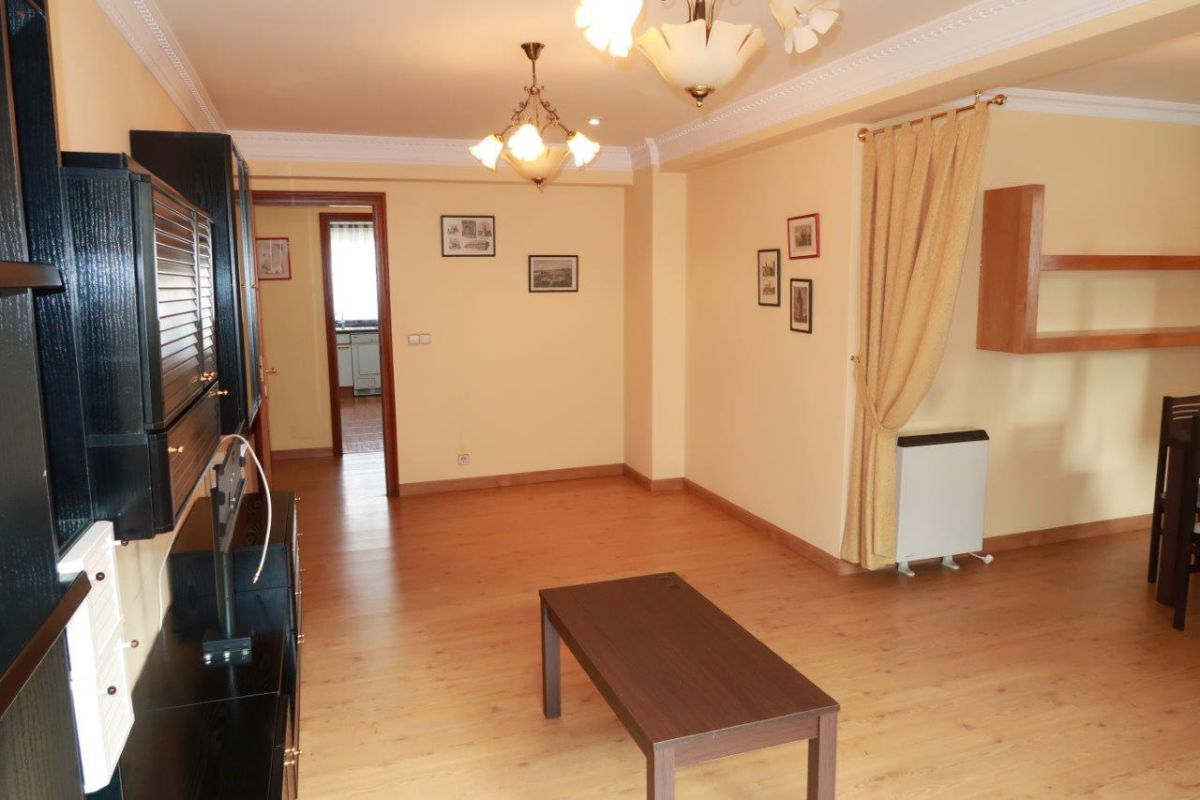 Sala d'estar de Pis de lloguer en A Coruña Capital  amb Calefacció