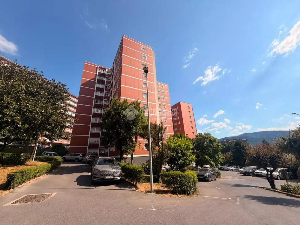 Vista exterior de Piso en venta en Bilbao  con Calefacción, Amueblado y Balcón