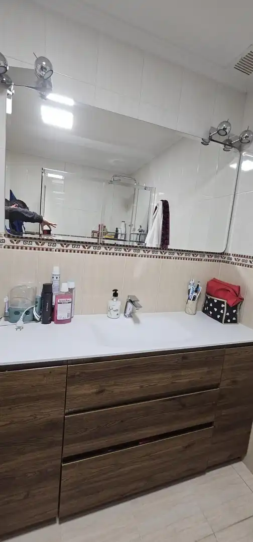 Badezimmer von Einfamilien-Reihenhaus zum Verkauf in Villaquilambre mit Heizung, Privatgarten und Parkett