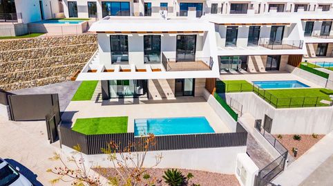 Villa moderna con piscina privada y vistas panorámicas al mar y la montaña, immagine 4