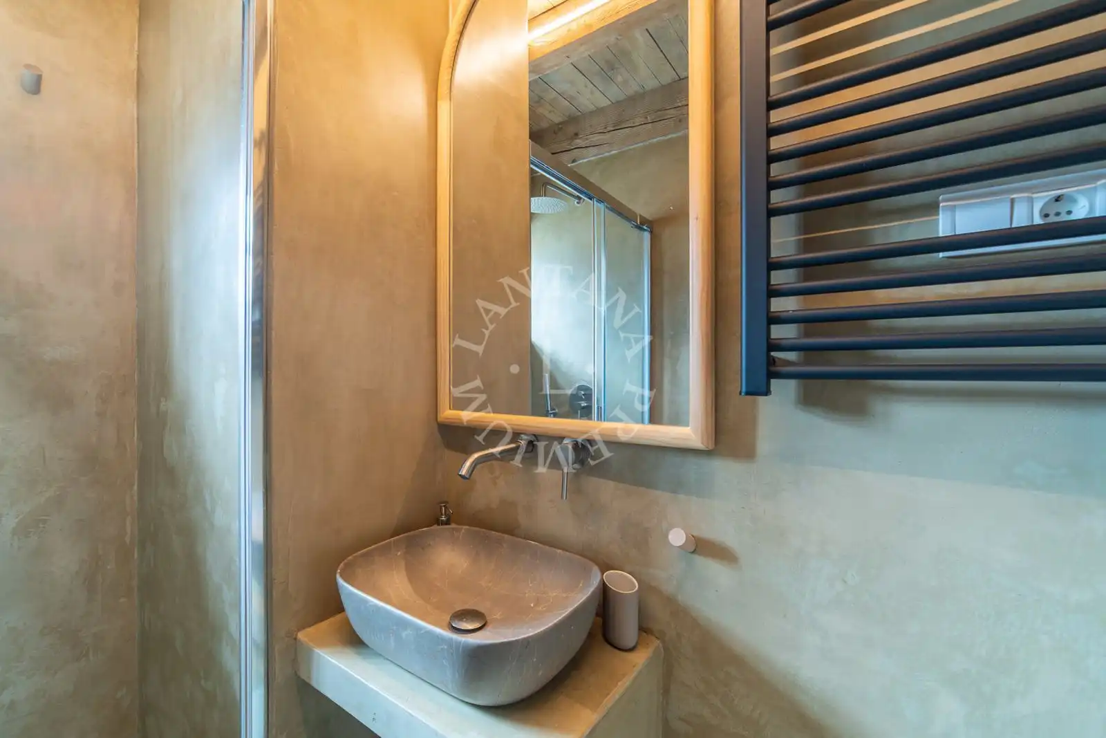 Bathroom of Flat for sale in Naut Aran  with Heating and Storage room