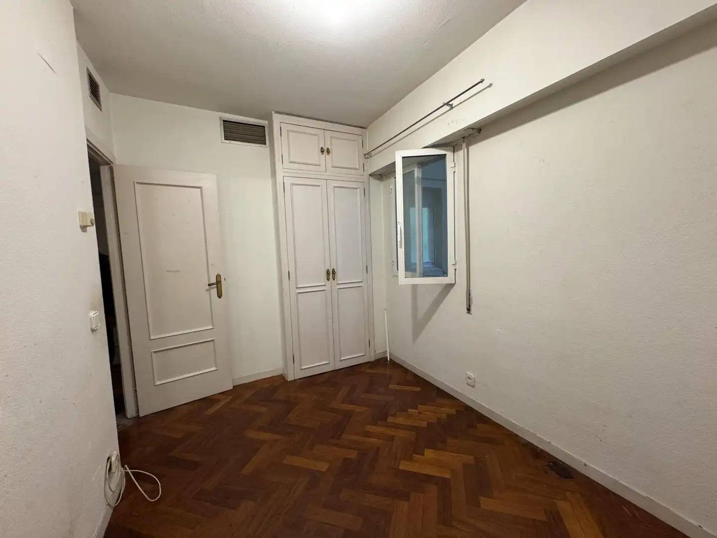 Bedroom of Flat for sale in Madrid  with Air Conditioner, Private garden and Parquet flooring