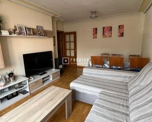 Sala d'estar de Pis en venda en  Madrid Capital amb Calefacció, Parquet i Terrassa