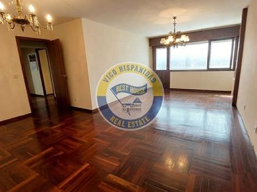 Piso con balcón en venta en Avenida CAMELIAS