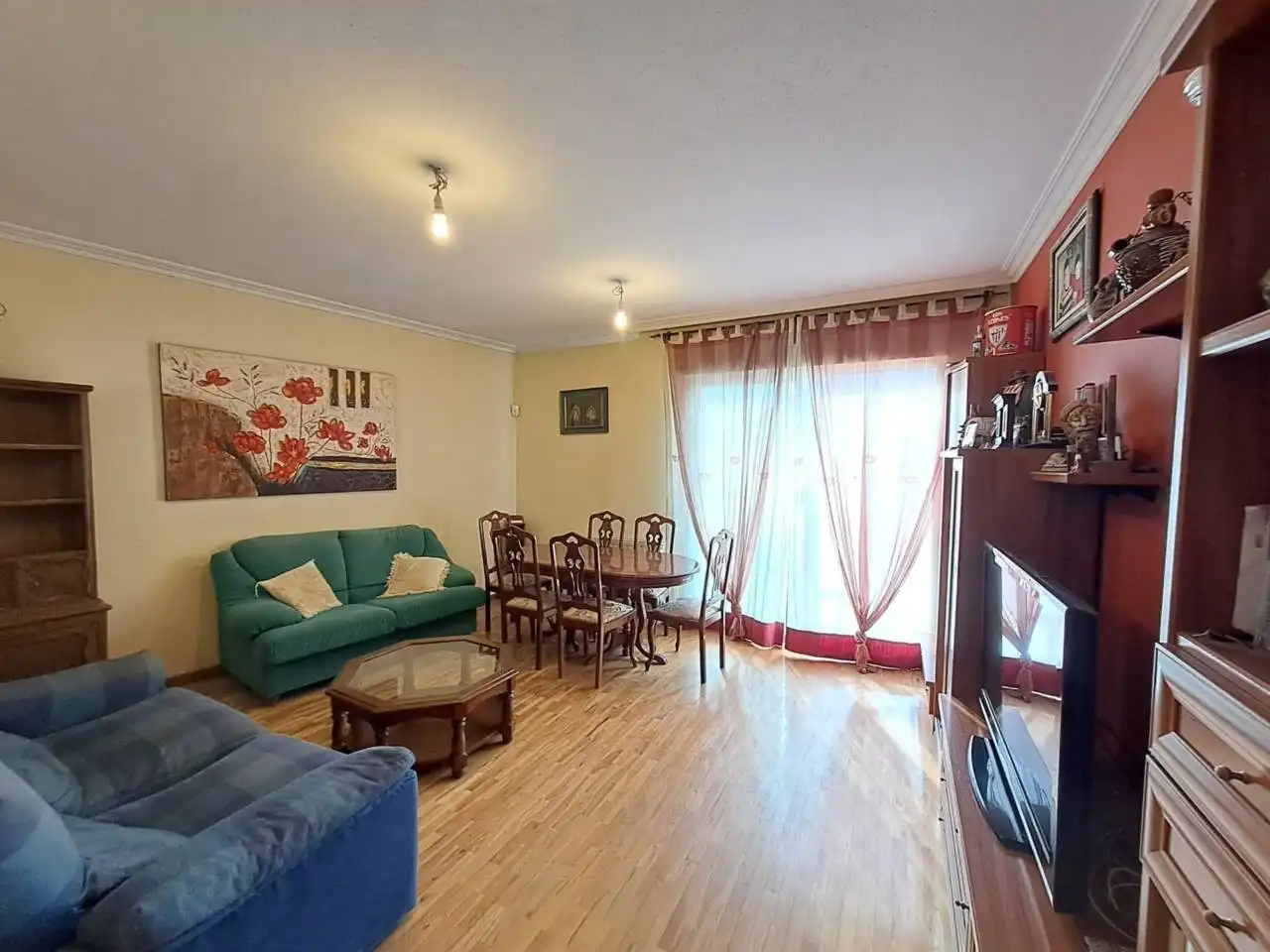 Sala d'estar de Casa o xalet en venda en Burgos amb Calefacció, Jardí privat i Parquet