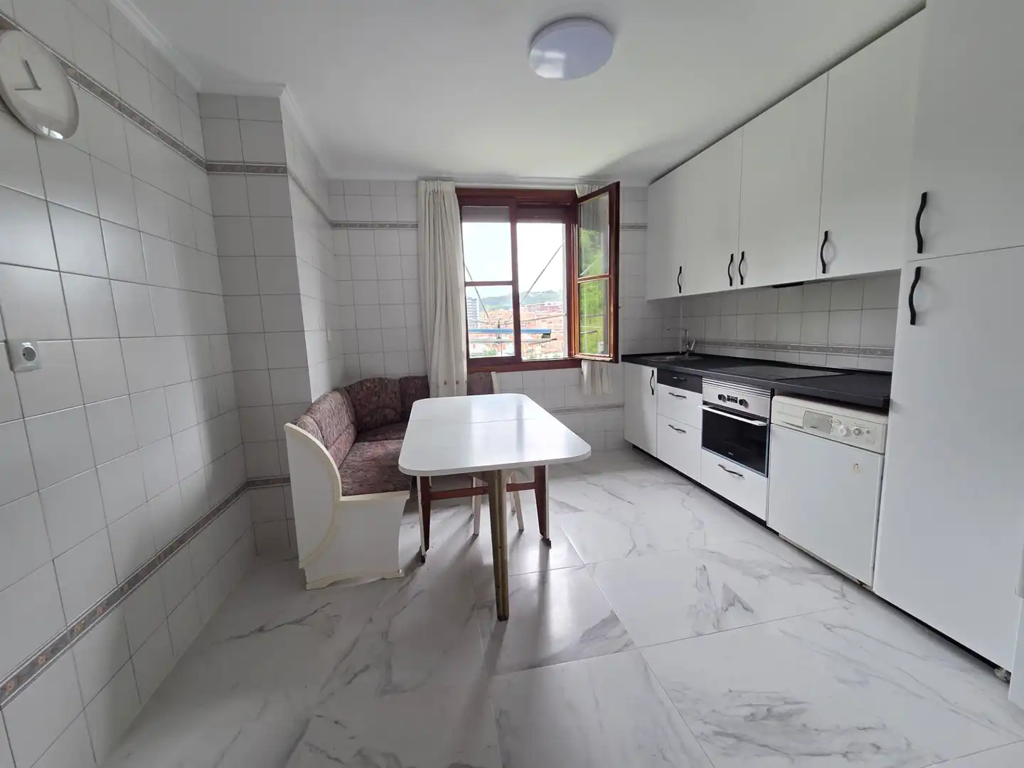Kitchen of Flat for sale in Bilbao   with Furnished