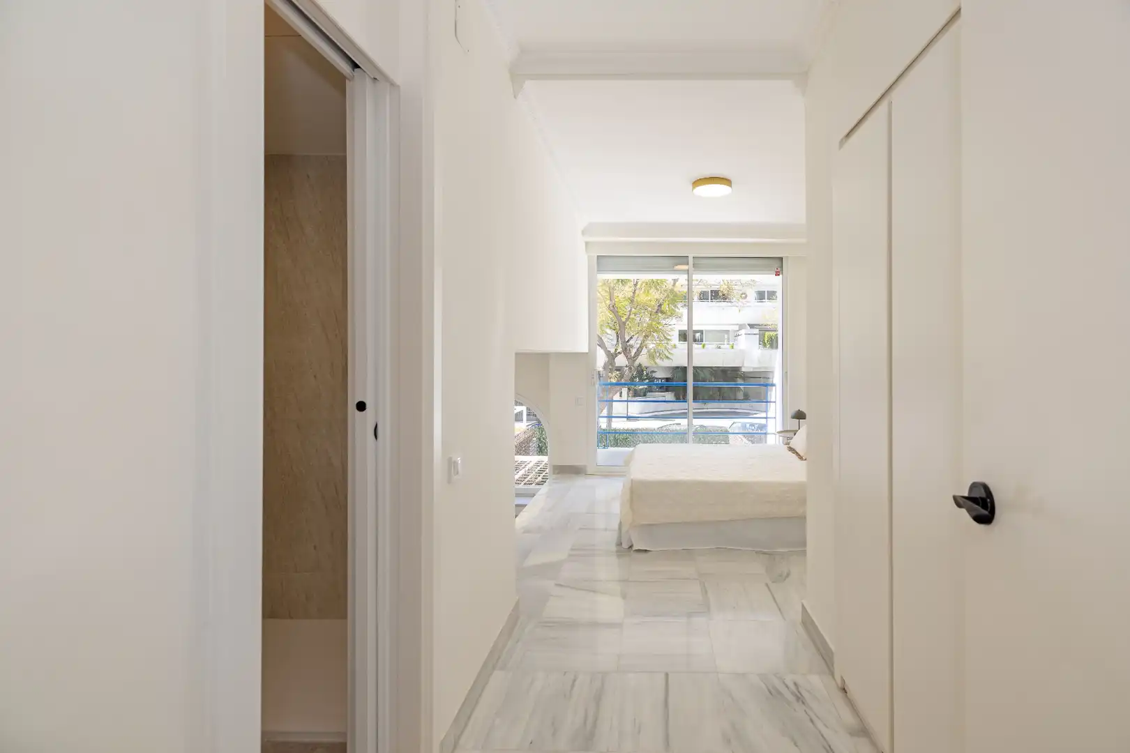 Schlafzimmer von Erdgeschoss zum Verkauf in Marbella mit Klimaanlage, Heizung und Terrasse